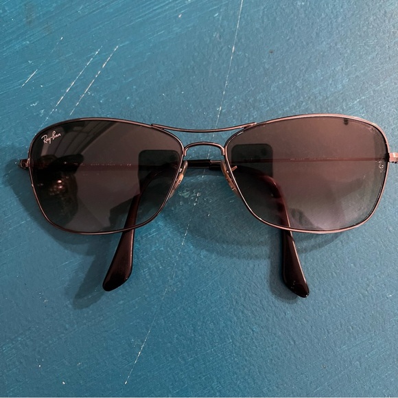 Ray Ban Aviator Sunglasses - Picture 3 of 10